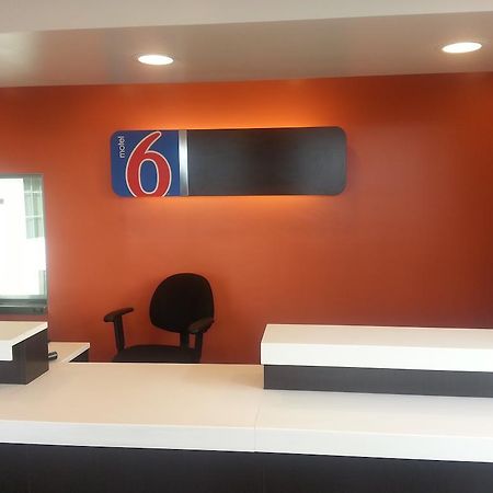 Motel 6 Bell Gardens Bagian luar foto