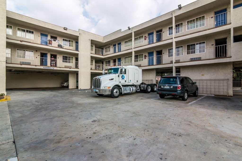 Motel 6 Bell Gardens Bagian luar foto