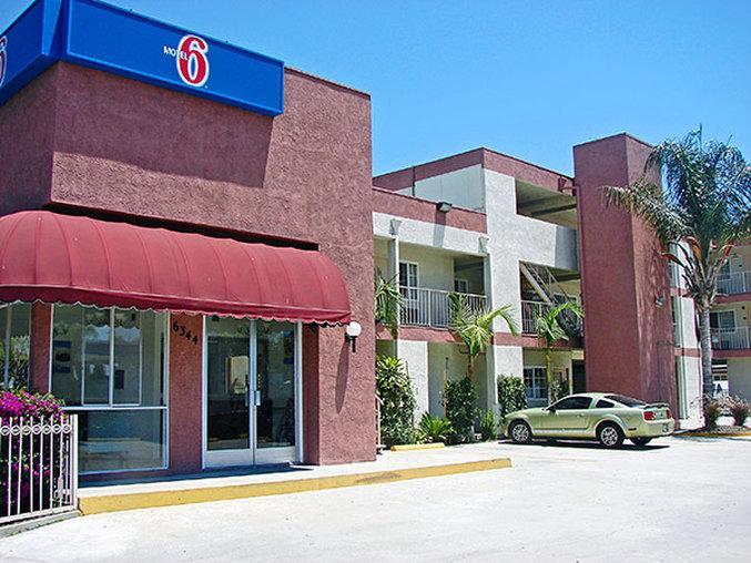 Motel 6 Bell Gardens Bagian luar foto