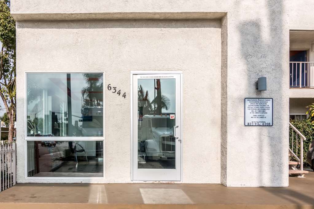 Motel 6 Bell Gardens Bagian luar foto
