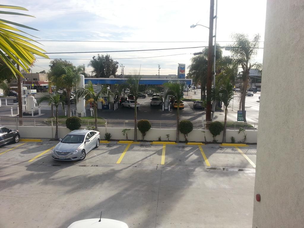 Motel 6 Bell Gardens Bagian luar foto