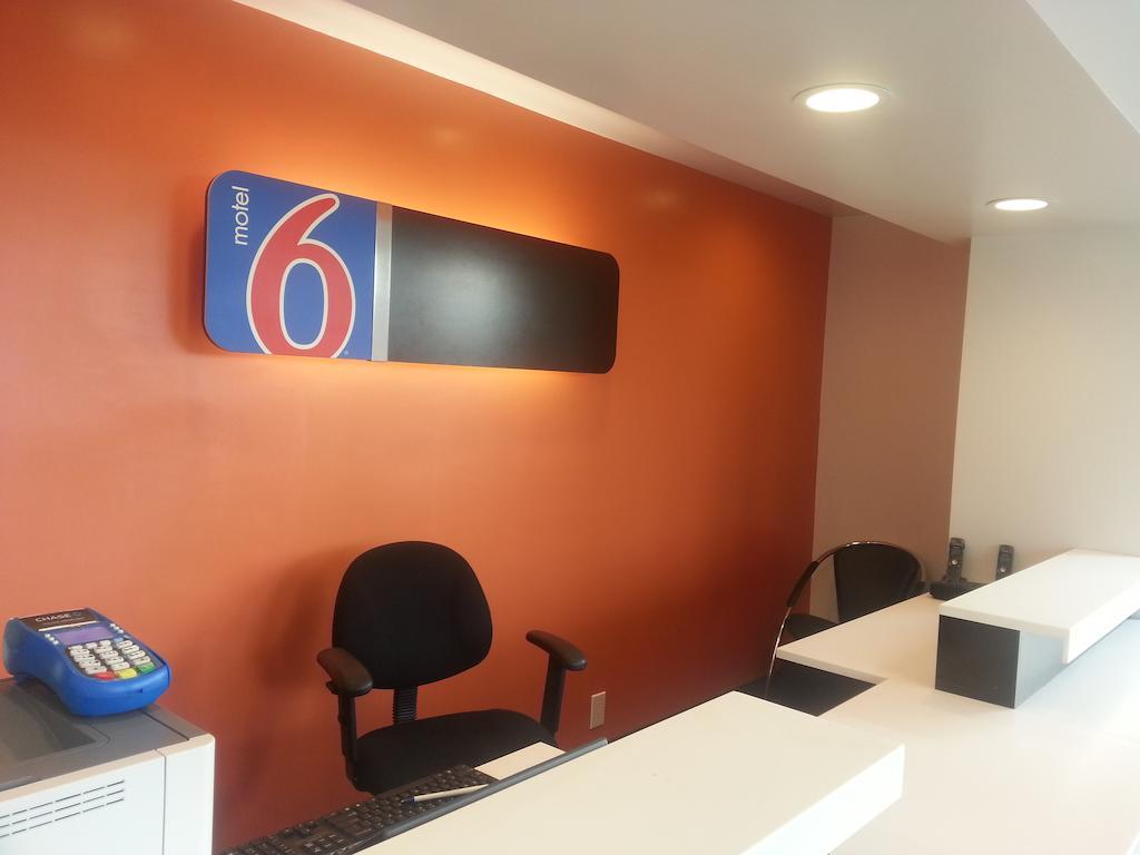Motel 6 Bell Gardens Bagian luar foto