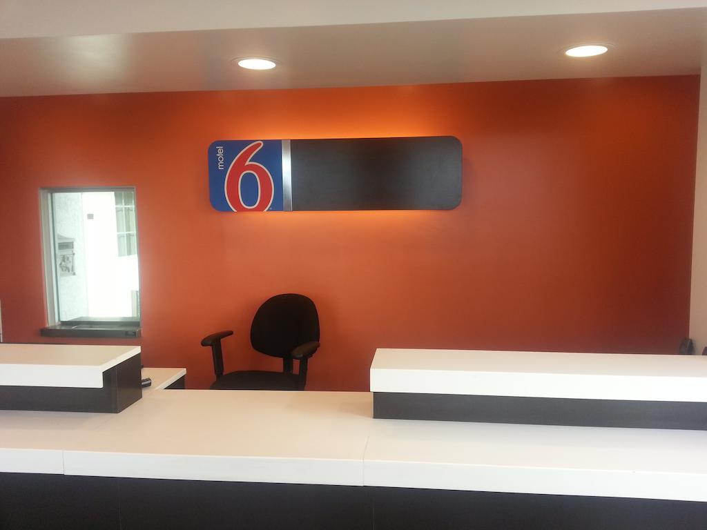 Motel 6 Bell Gardens Bagian luar foto